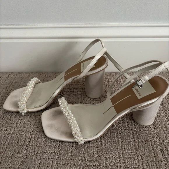 Dolce Vita Women's Cream Sandals - Picture 2 of 3